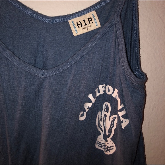 soft blue tank top with minimalistic print - Picture 2 of 2